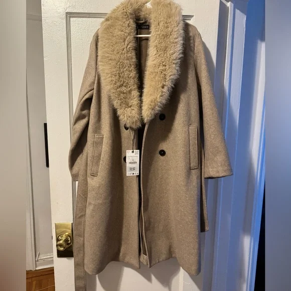Zara Coat with faux fur lapel, NWT, size large - Picture 2 of 3